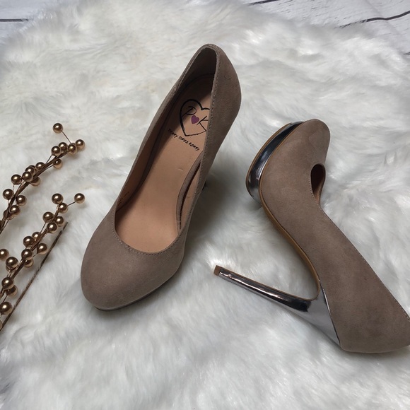 Penny Loves Kenny Shoes - ▪️Penny Loves Kenny▪️Tan Suede Closed Toe Heels